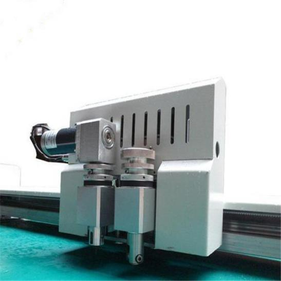 在找全自動紙箱打樣機(jī)嗎？同樣適用汽車腳墊切割