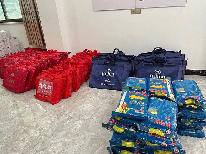 溫暖同行|這個(gè)冬天TA們不再“冷”，億泰公益在路上！