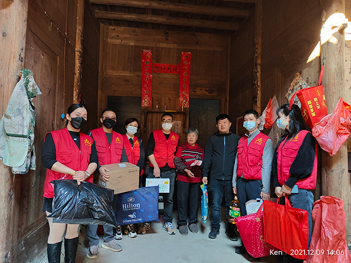 溫暖同行|這個(gè)冬天TA們不再“冷”，億泰公益在路上！